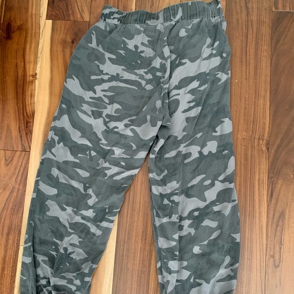 Camo pants😍 - Picture 2 of 3